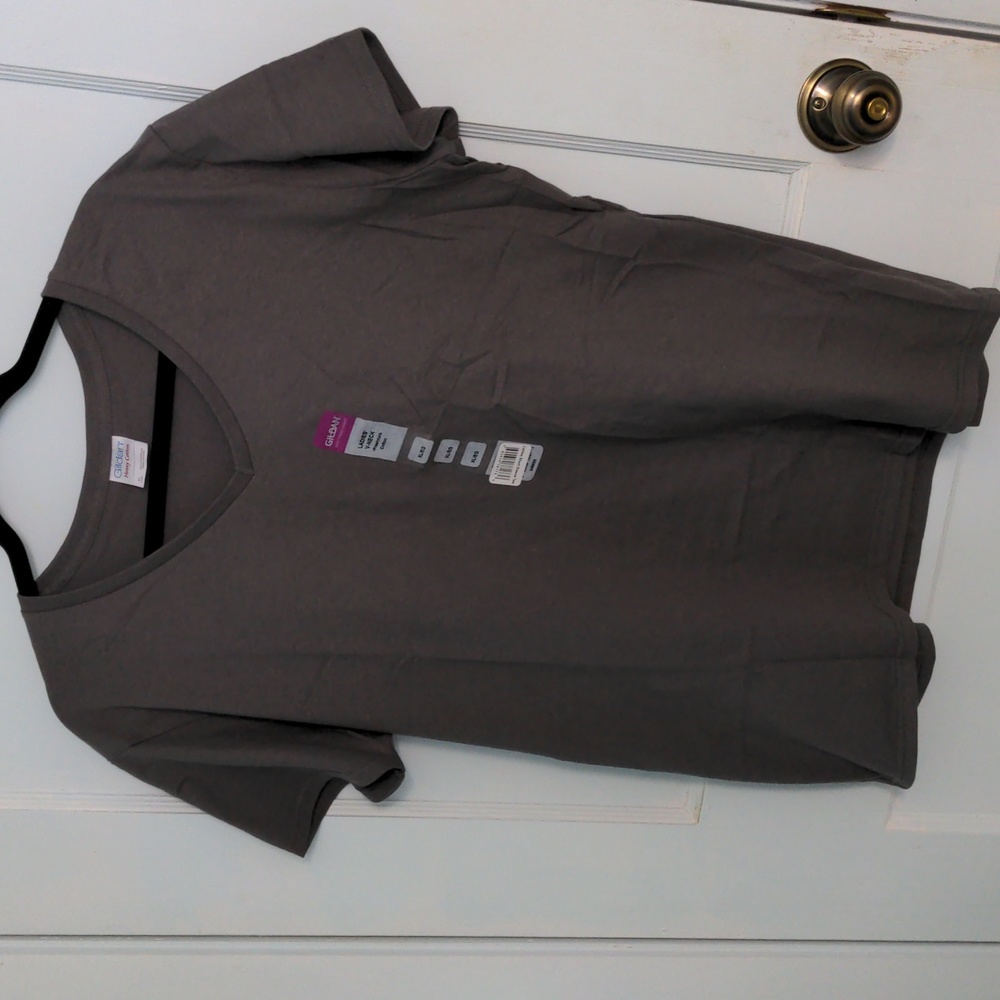 Gildan Size XL  V Neck Heavy Cotton Gray Short Sleeve T Preshrunk Cotton NWT